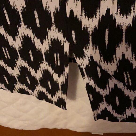 Cream and black patterned blouse - Picture 5 of 5